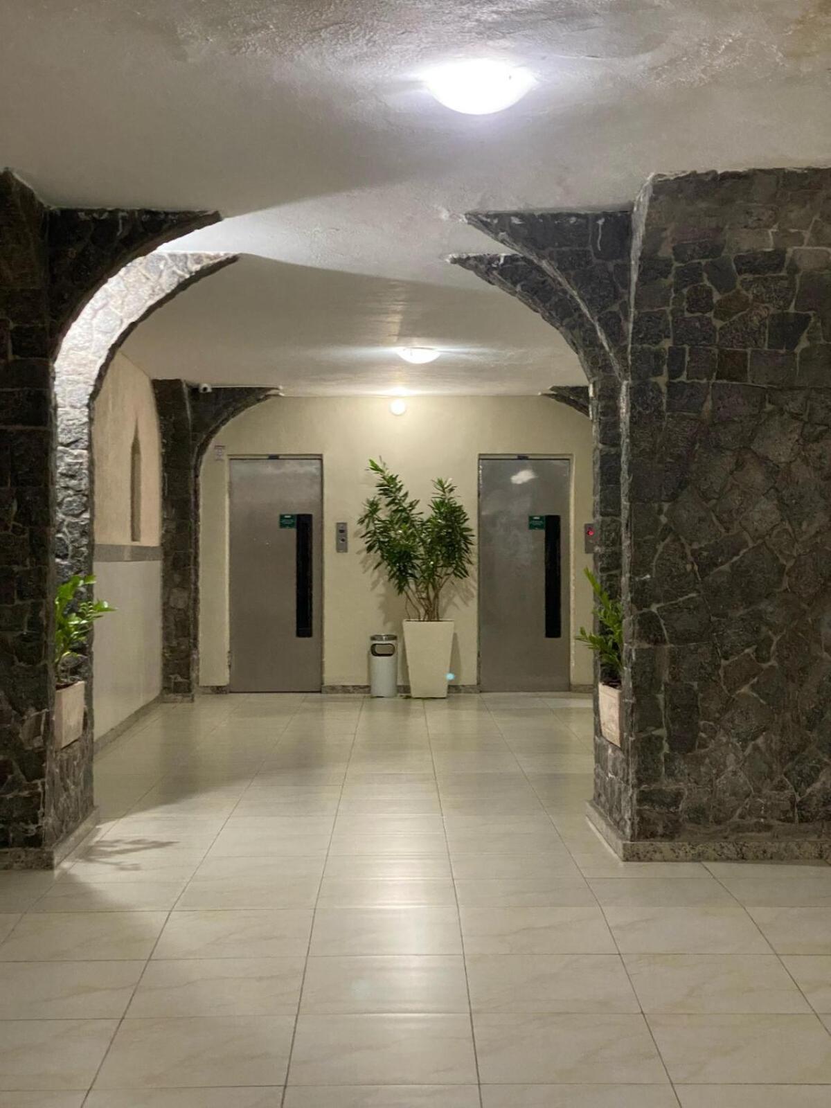 Lindo Loft Reformado Em Copanema *